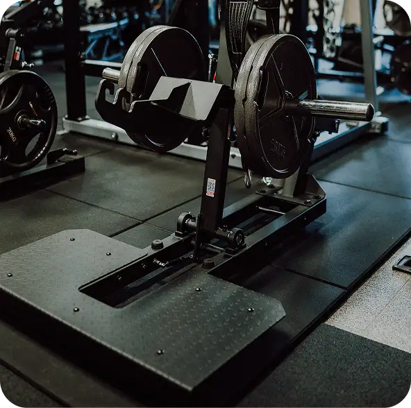 een fitnesstoestel in de fitness van personal coach Jonas Jolie.