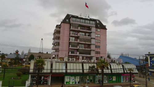 Depto con vista a Plaza en Último Piso Edificio