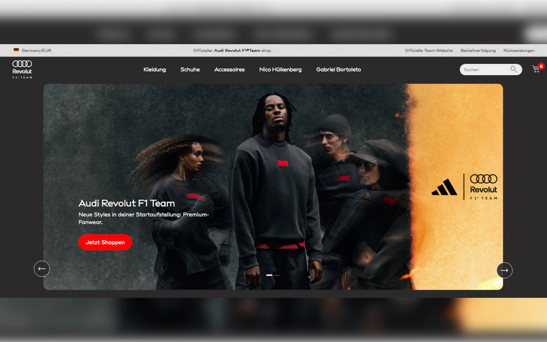 Screenshot des Audi Revolut F1 Team Onlineshops mit Models in Adidas schwarzer Premium-Fanwear vor dunkelgrauem Hintergrund und gelb-orangem Akzent rechts.