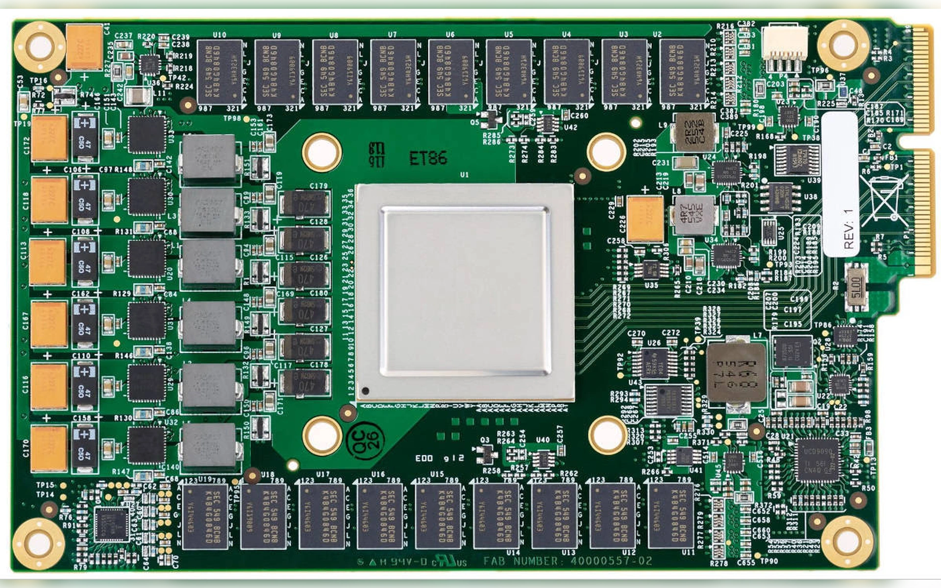 Grüne Leiterplatte (PCB) von Google mit zentralem Prozessor-Chip, Speicherbausteinen und elektronischen Komponenten in Nahaufnahme.