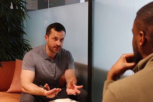 Therapist talking with a client during a one-to-one coaching session.