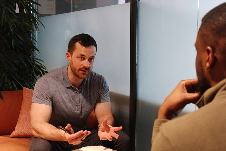 Therapist talking with a client during a one-to-one coaching session.