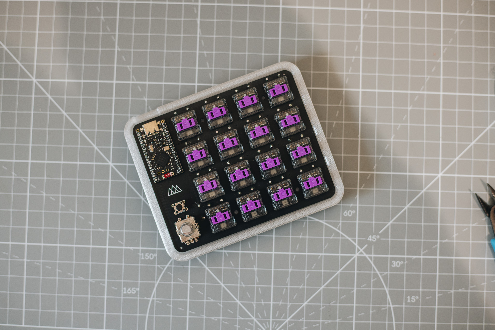 MinimalPad with Kailh Choc switches installed in the correct orientation