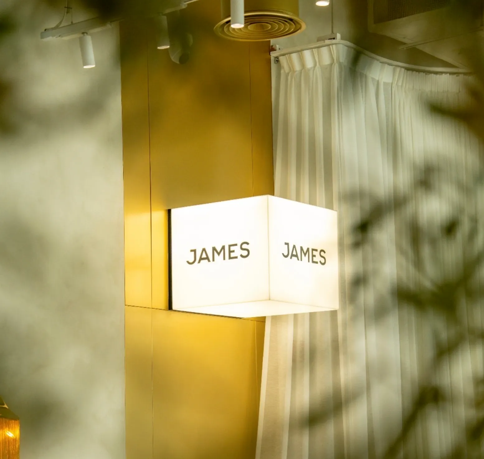 Cafe James