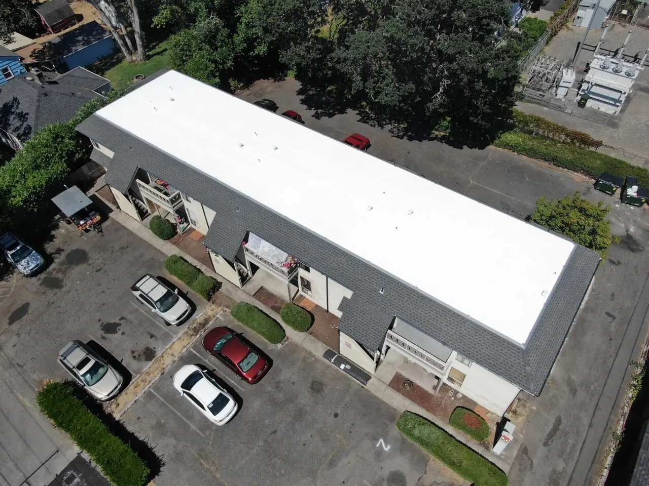 TPO membrane and shingles installed on a flat and sloped roof by Flat Roof Pros roofing contractor.