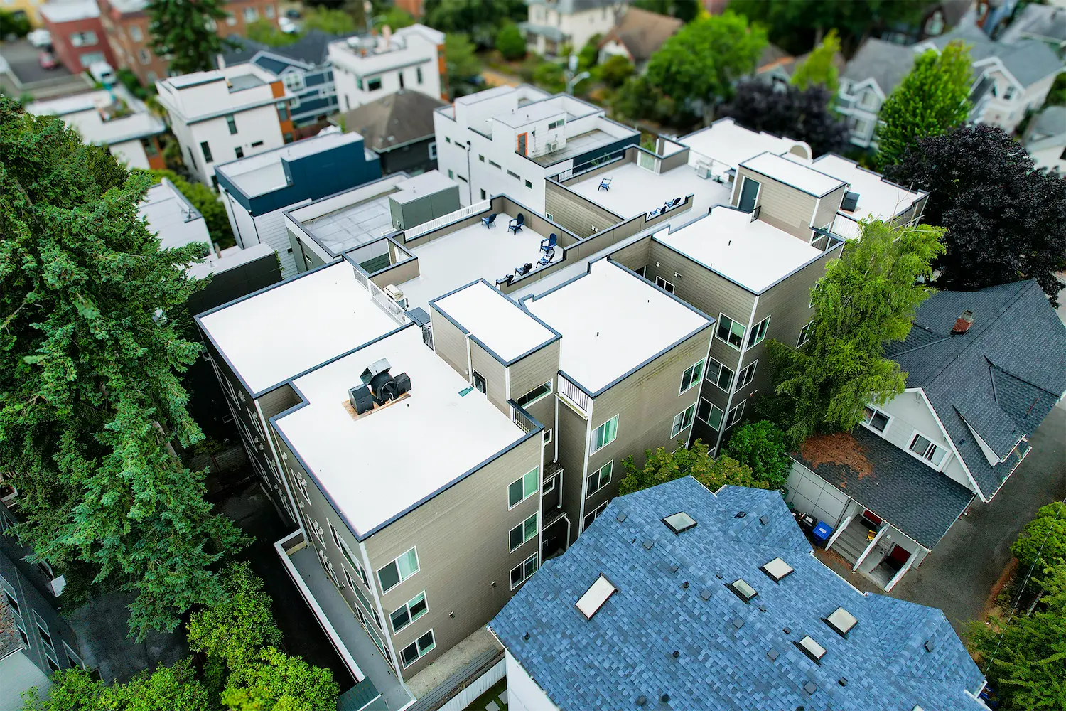 Flat Roof Pros completed white PVC flat roof installation on multi-family apartment complex in Seattle, WA – durable, energy-efficient roofing system with clean finish.