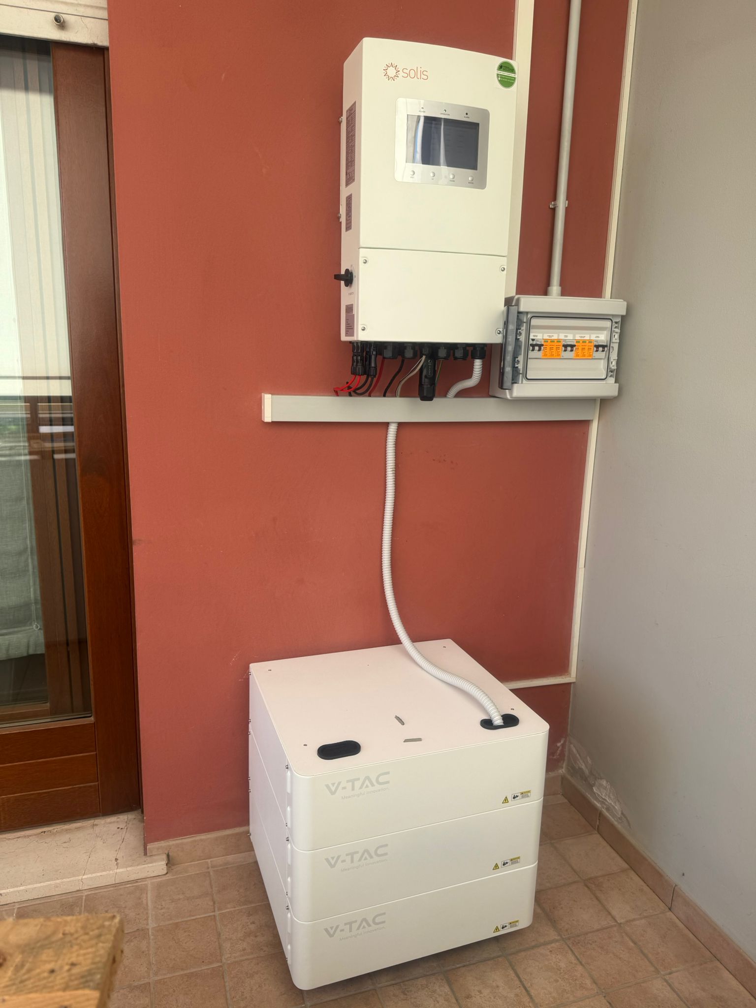 colonnina elettrica di ricarica automoboli elettriche per case e uffici