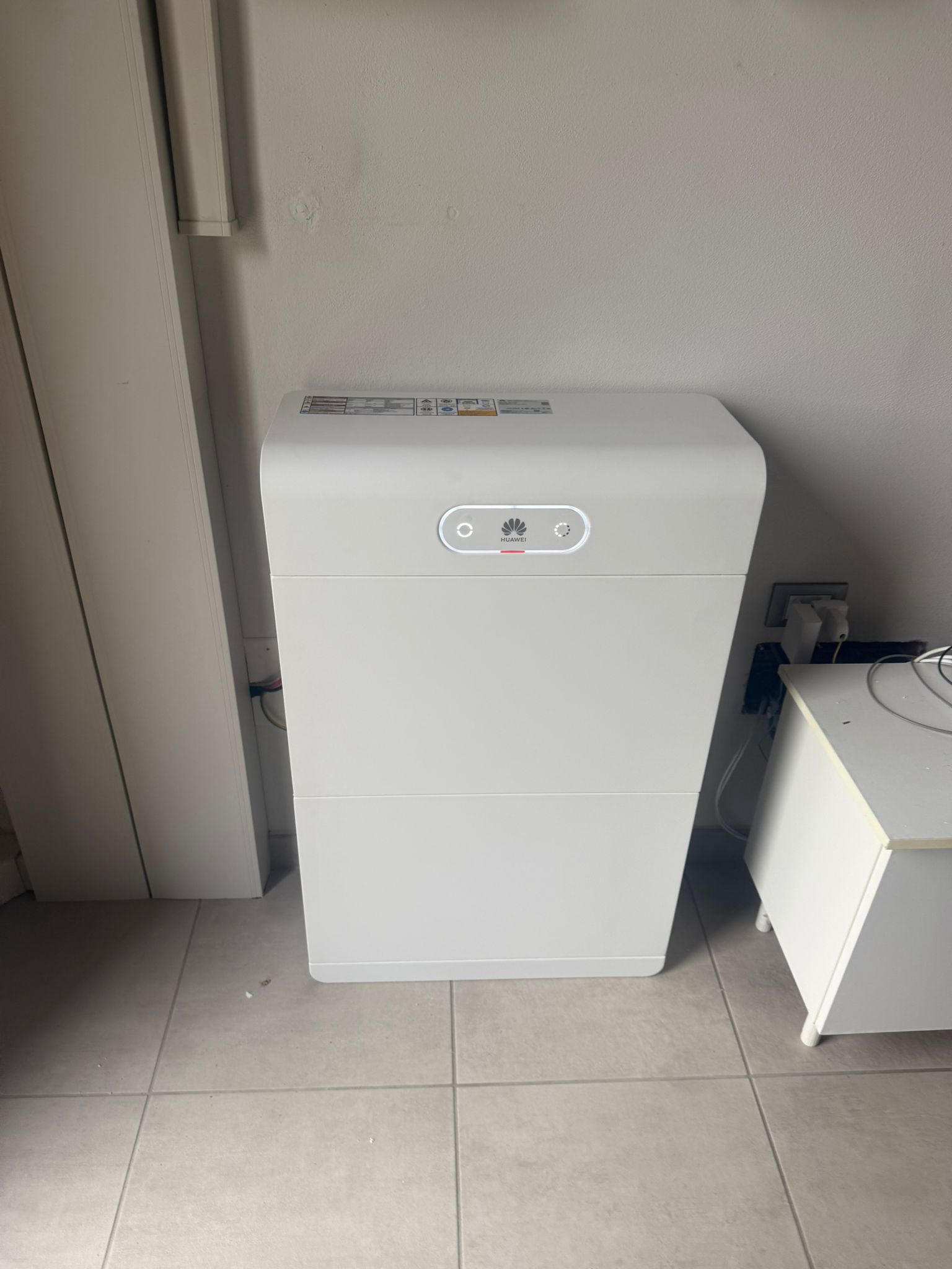 colonnina elettrica di ricarica automoboli elettriche per case e uffici