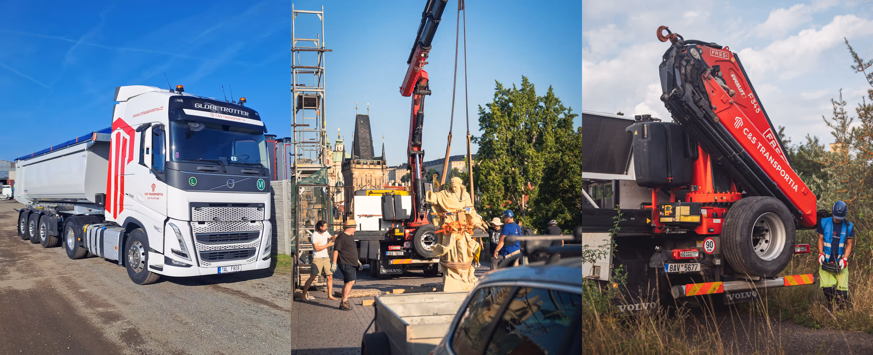 Bílý tahač s návěsem Volvo C&S Transportia, nakládání sochy s jeřábem a pracovník u červeného jeřábu v přírodě.