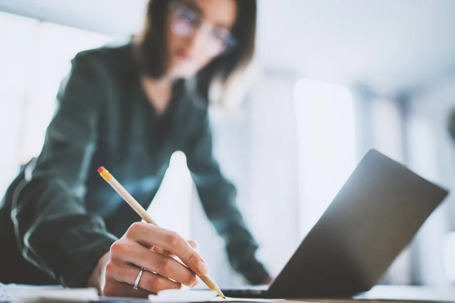 Professional on-call advisor for crisis management
