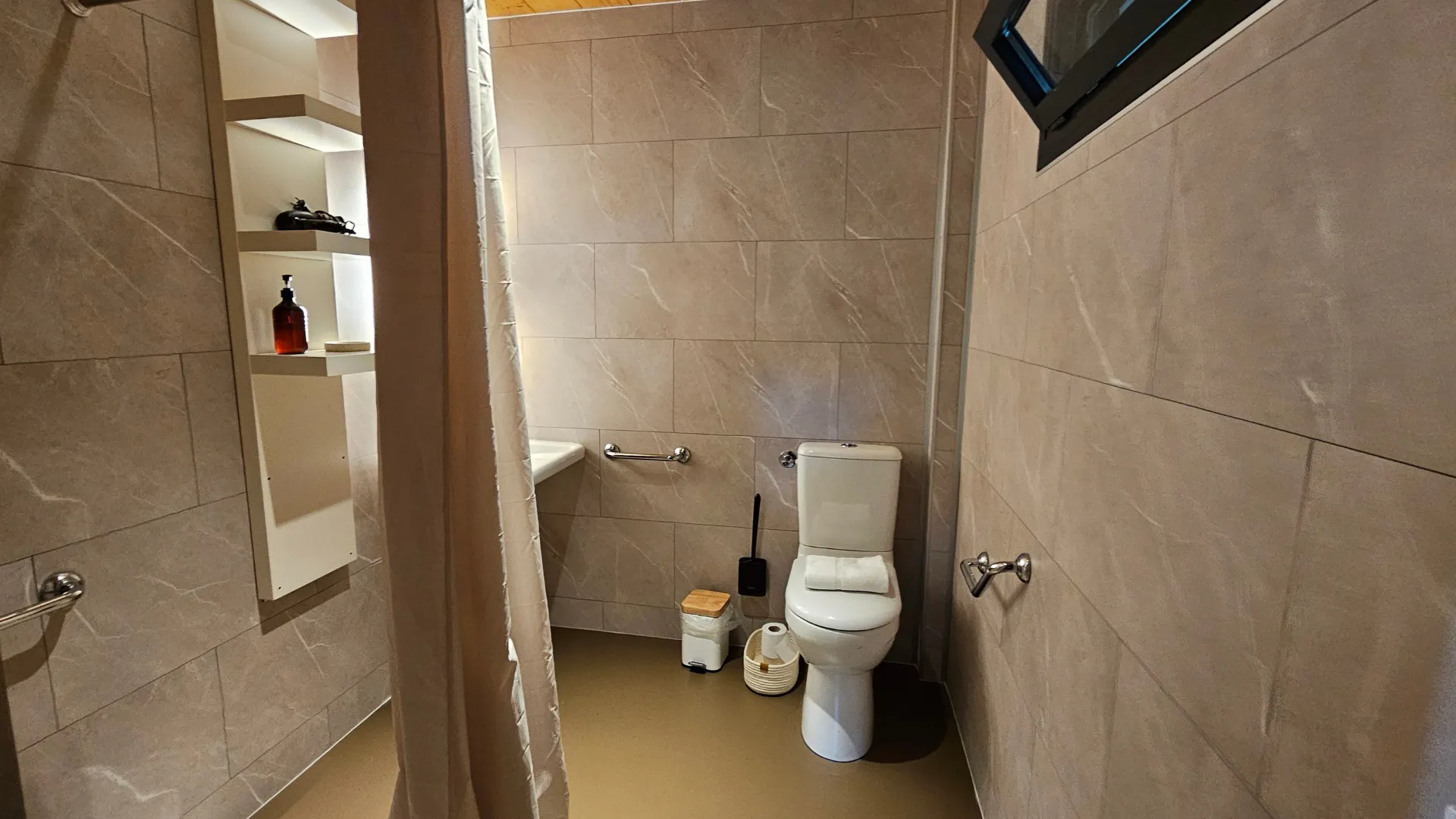 Cabane Châtaigner - Salle de bain PMR