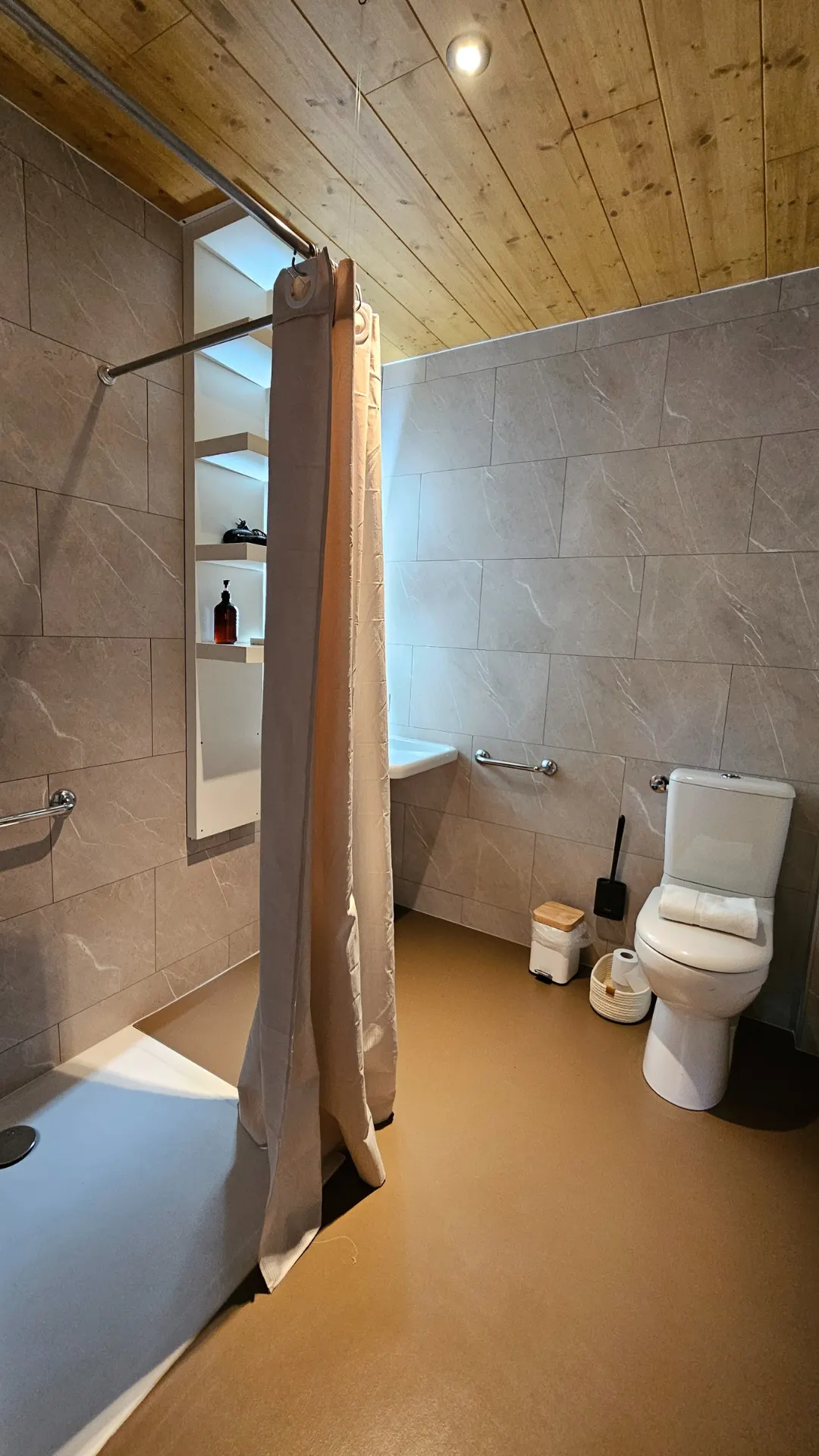 Cabane Châtaigner - Salle de bain PMR
