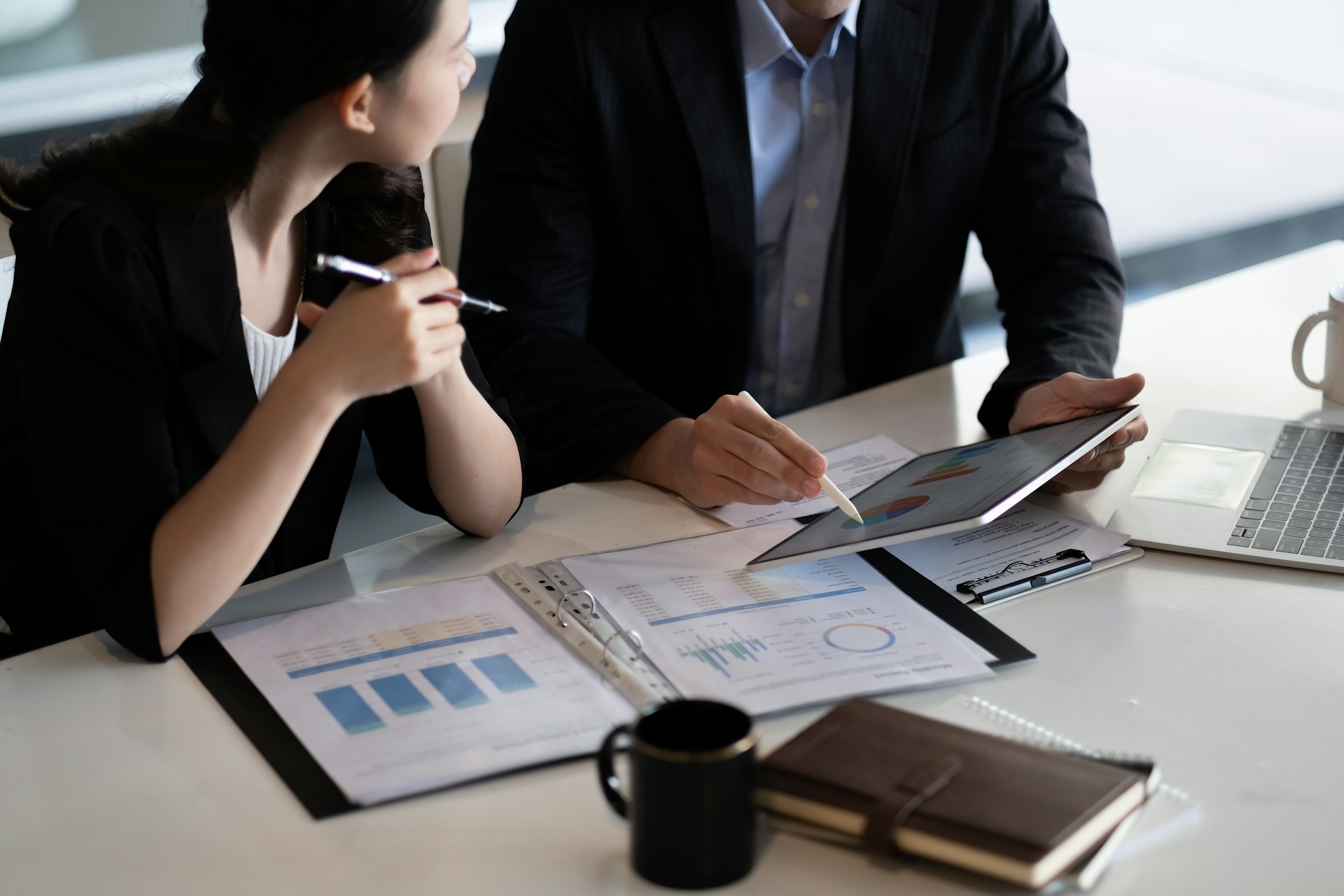 Filiales et participations en entreprise : définition, différences et enjeux