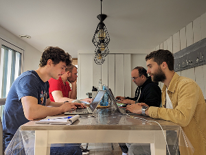 Équipe Squaad : développeurs, designers et experts IA dans les bureaux parisiens