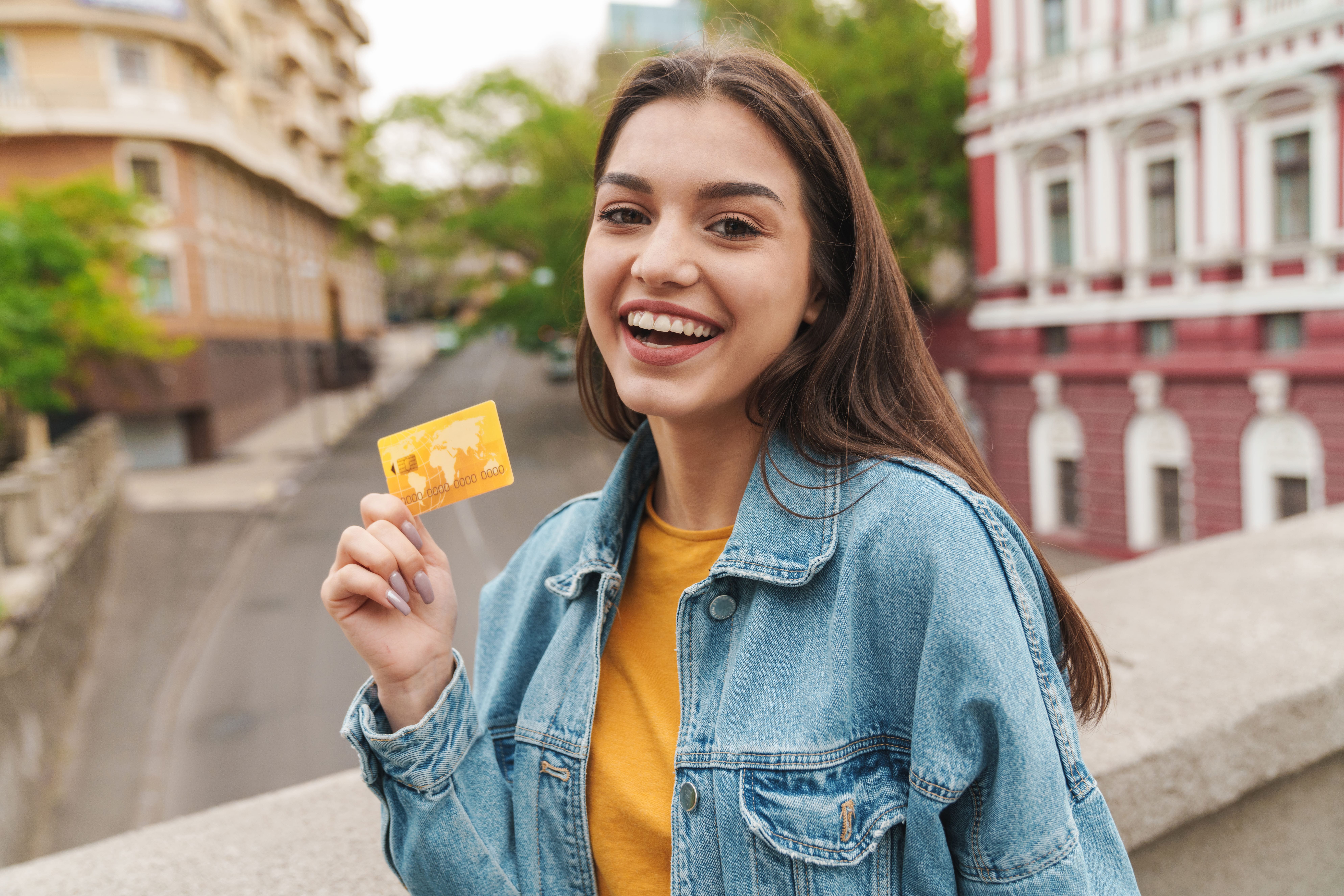 Requisitos para sacar tu primera tarjeta de crédito en México: lo que nadie te dice