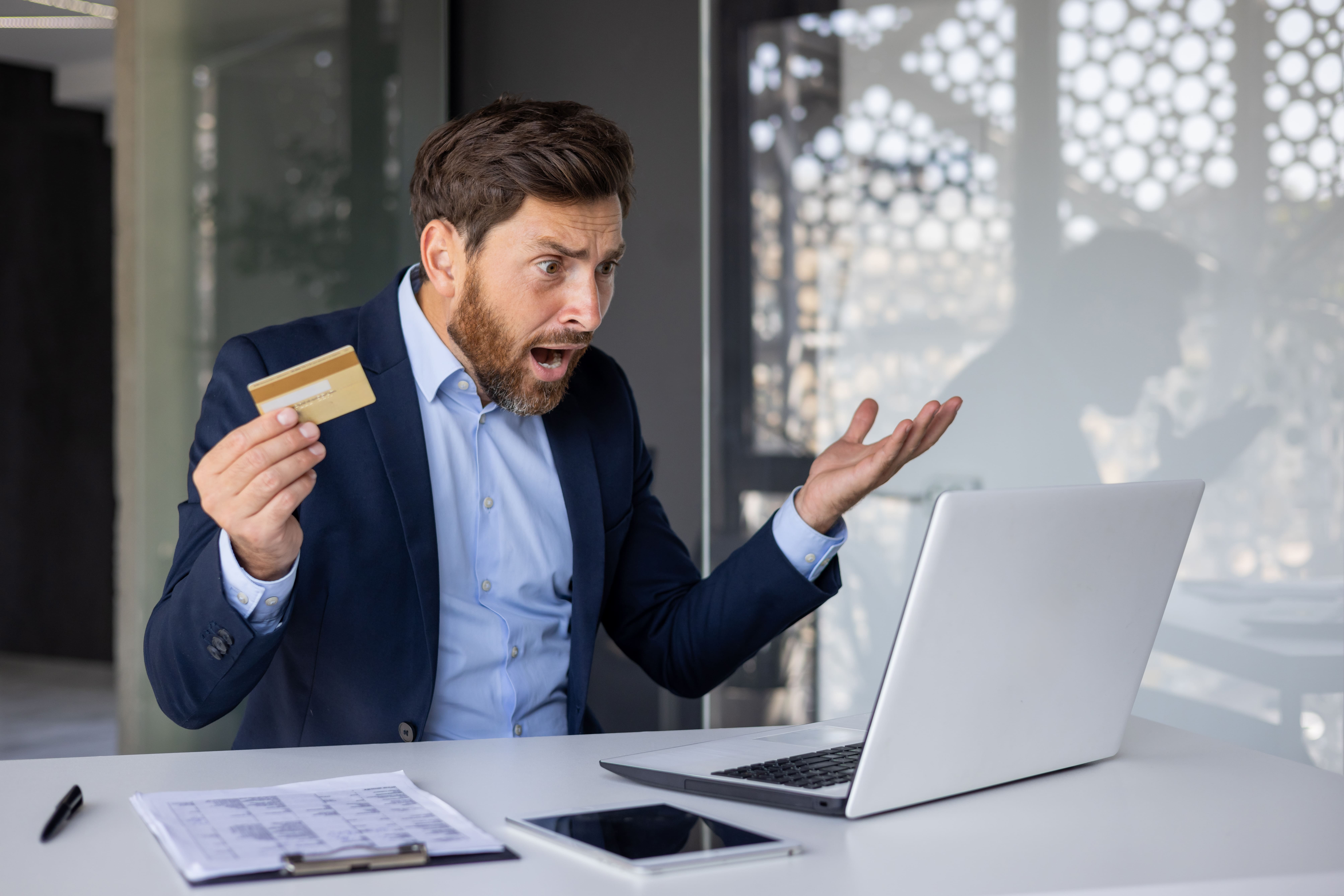 Qué hacer ante cargos no reconocidos: guía completa para proteger tu dinero