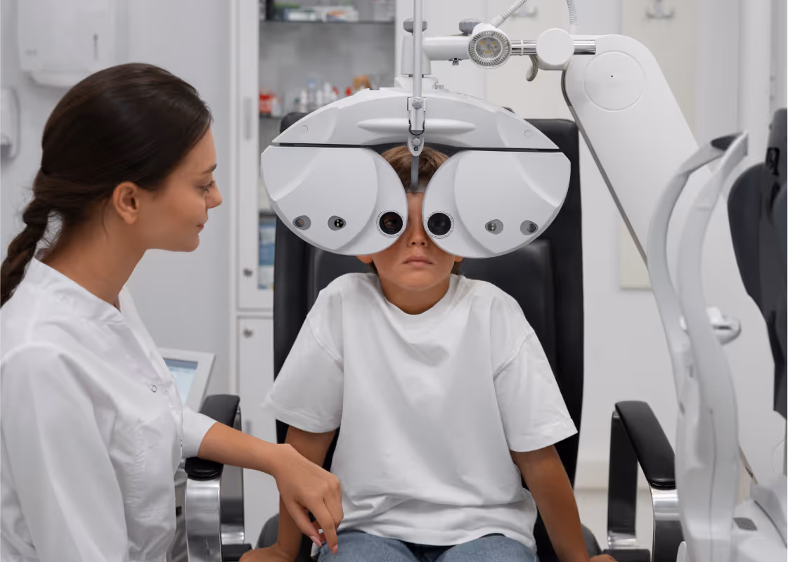 kid having advanced eye exam