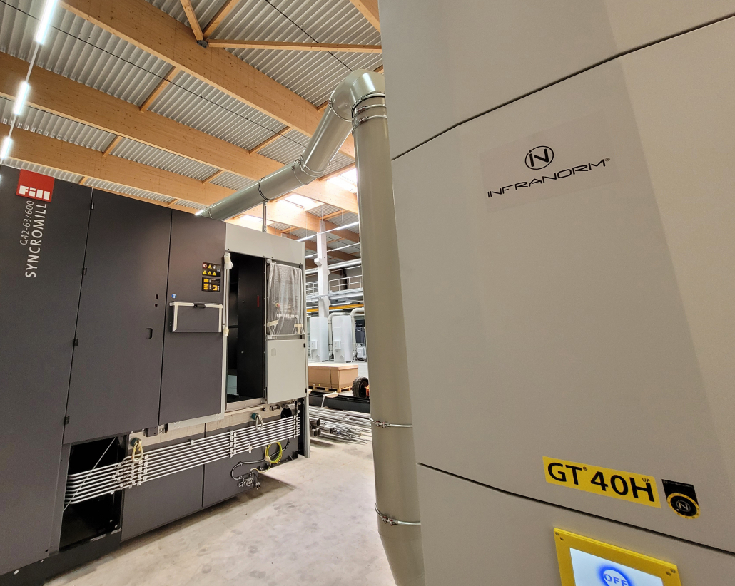 Innenansicht der Produktionshalle mit installierter Luftfiltertechnik