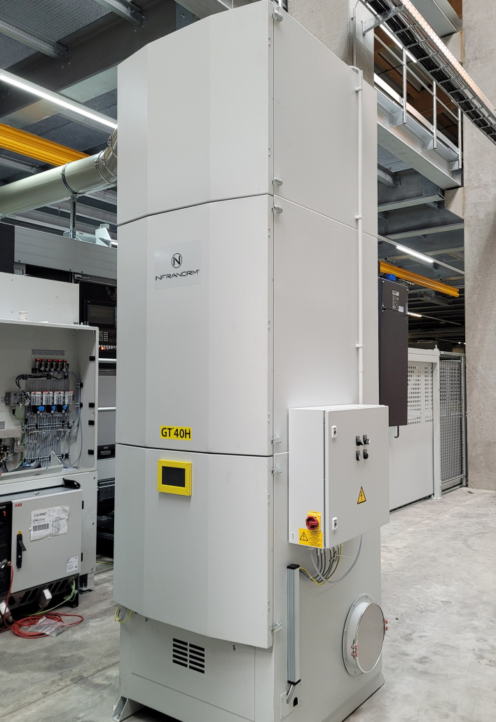 Produktionshalle mit INNO GT40H Filteranlage zur Luftreinhaltung