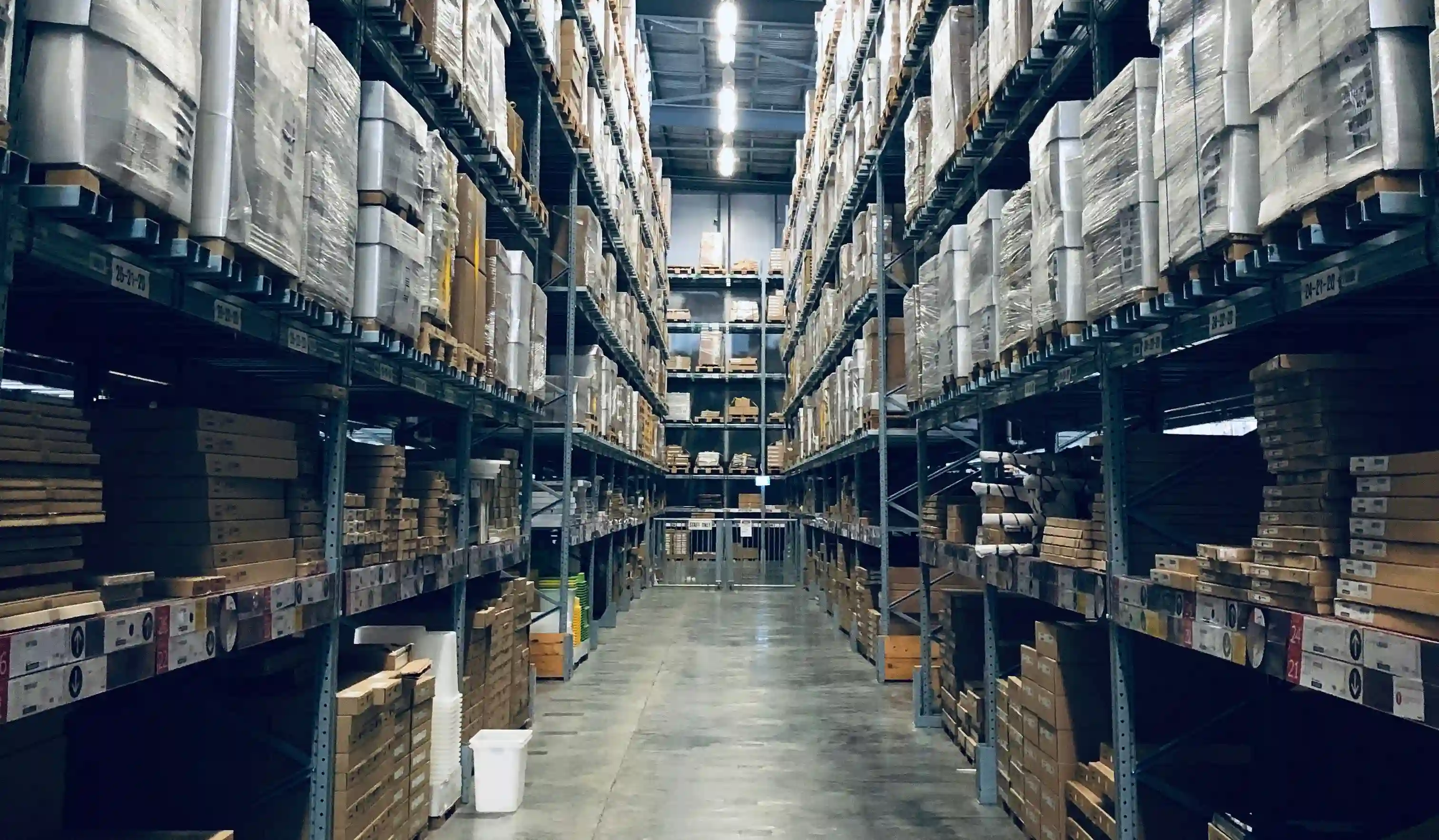 Centro logístico organizado para abastecimiento ecommerce en México con sourcing directo desde China