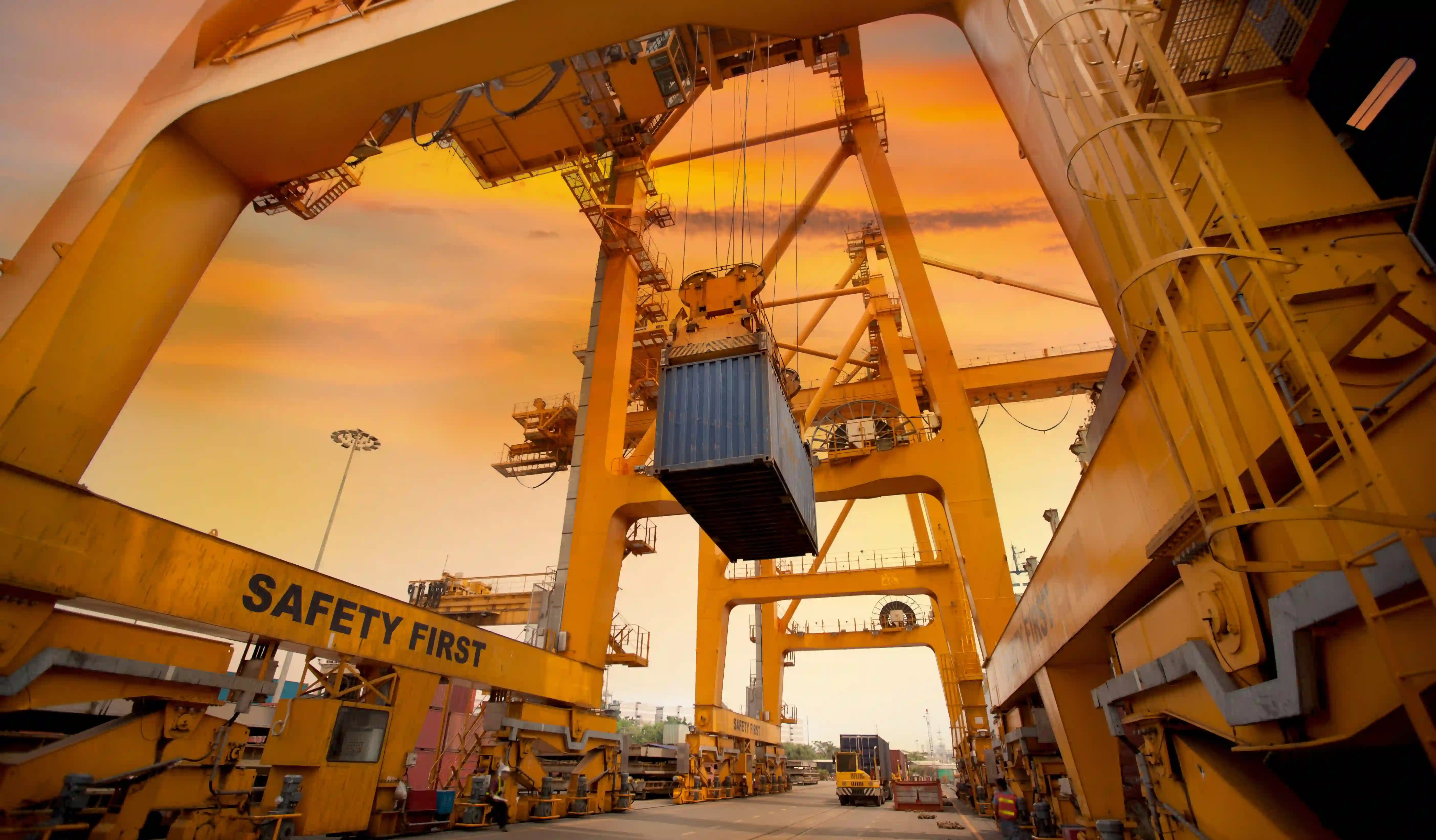 Importación desde China con logística marítima y control de producción en origen