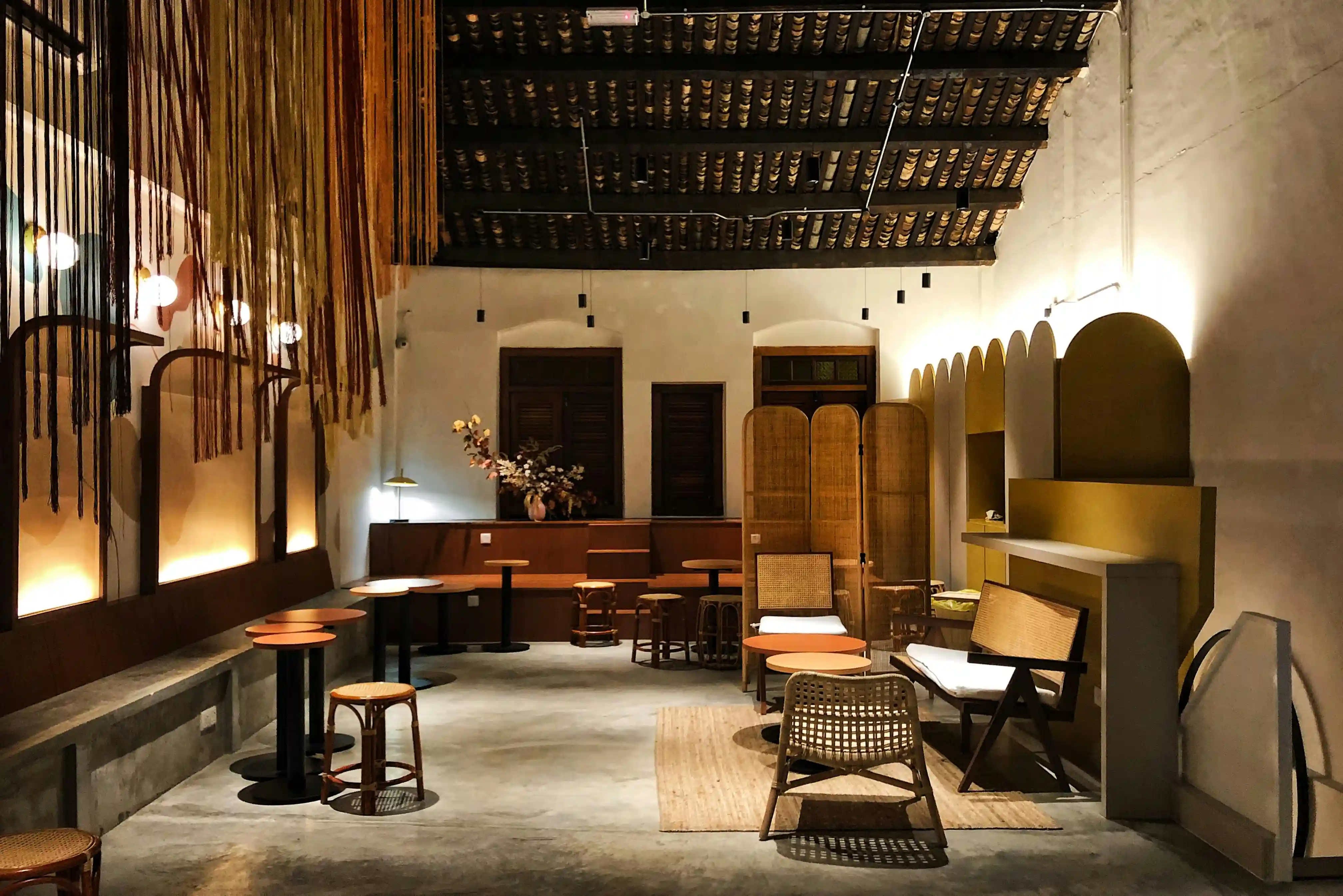 Buque portacontenedores en ruta desde China como parte de un modelo de importación estructurado hacia América Latina.