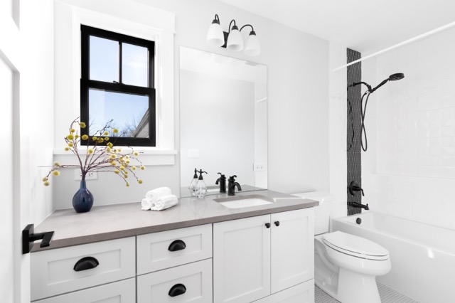A beautiful bathroom 