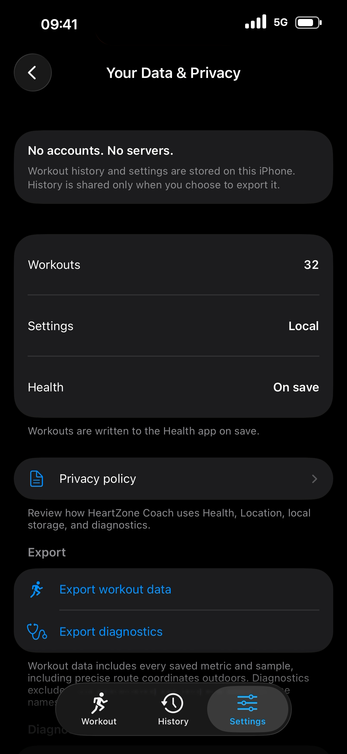 Your Data and Privacy screen in Dark appearance stating no accounts and no servers, with 32 workouts stored locally, settings local, Health written on save, a privacy policy link, and export workout data.