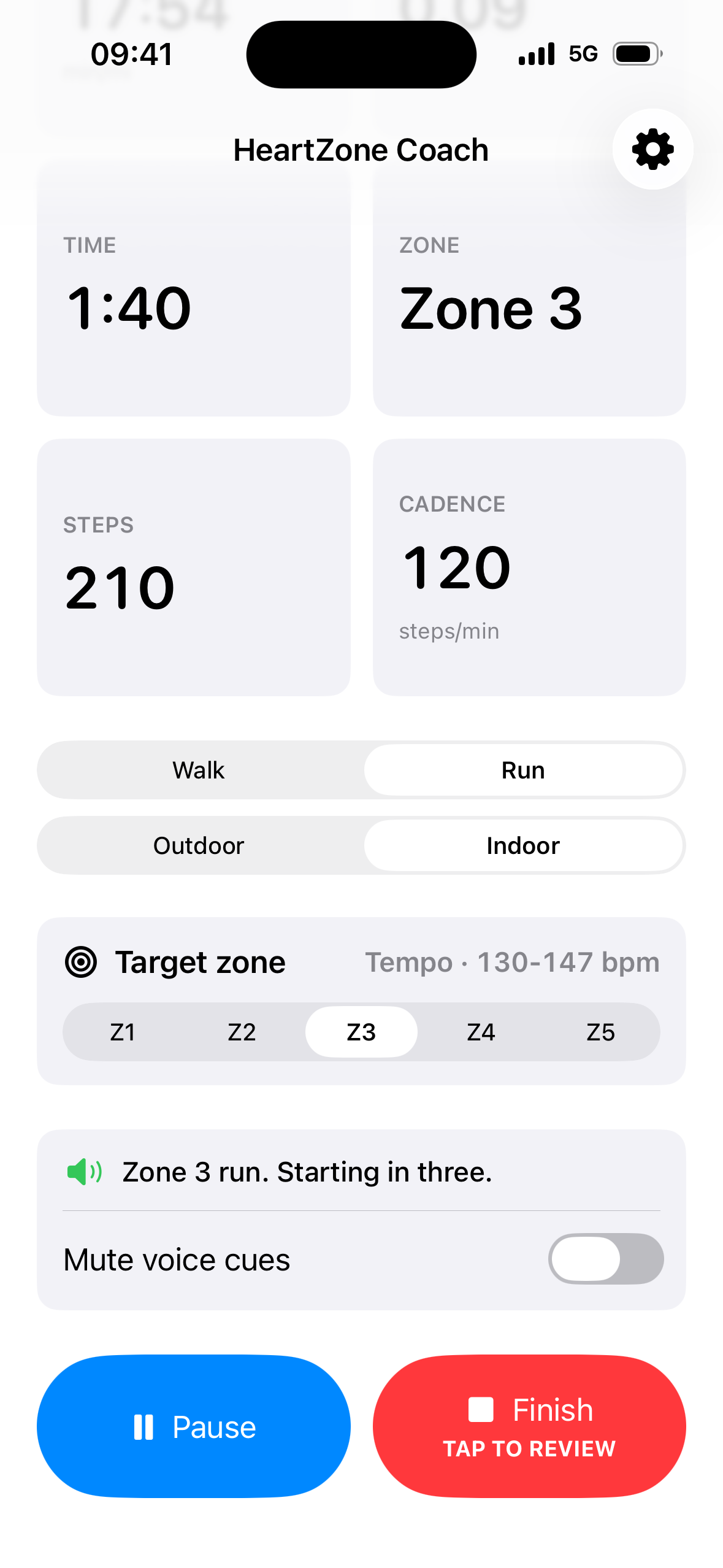 Active workout controls in Light appearance: time 1:40 in Zone 3, 210 steps, cadence 120, Run and Indoor selected, a five-zone target selector on Z3 at 130 to 147 bpm, mute voice cues, Pause, and Finish.