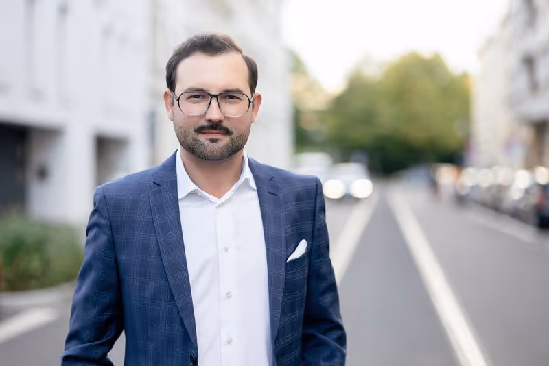 Großaufnahme Protrait Felix Duft - Geschäftsführer Van Acken Immobilien (klein)