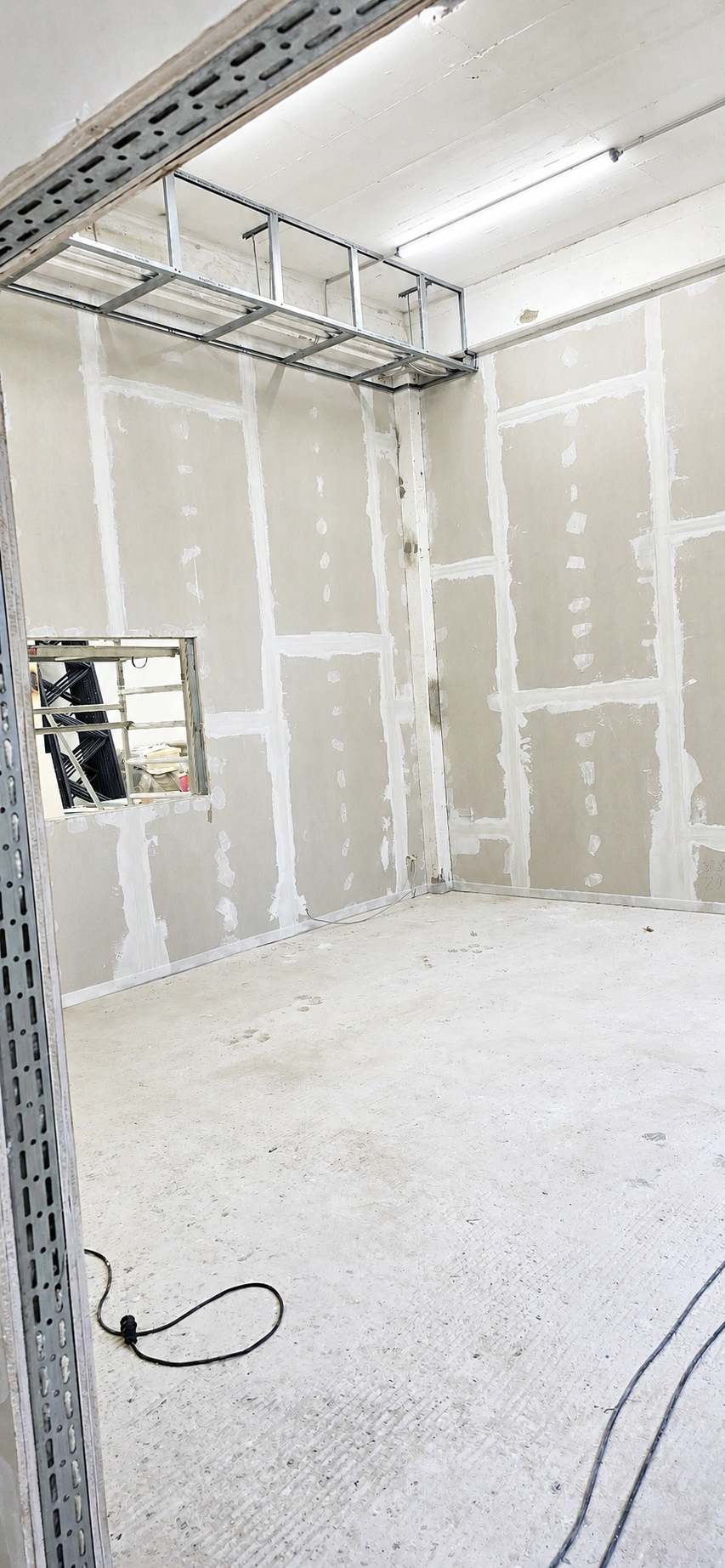 Trockenbau Wände – verspachtelte Wände mit Deckenkonstruktion