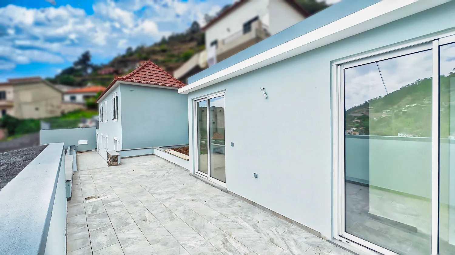 Open plot of 1,100 m² surrounding the Quinta Grande residence