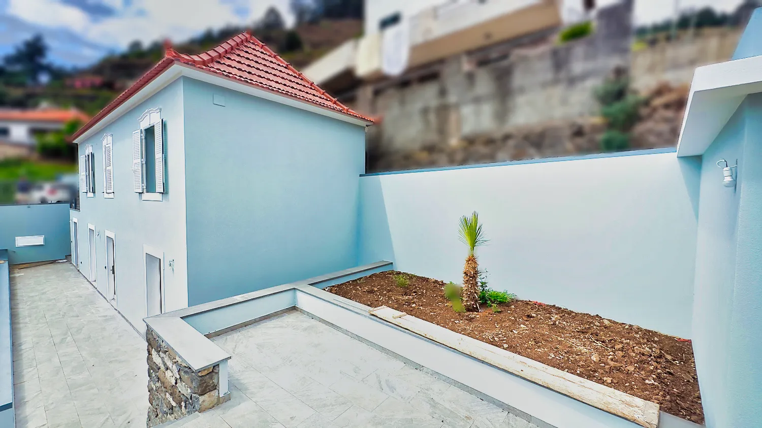 Garden access and private balcony on the south side of the Quinta Grande house
