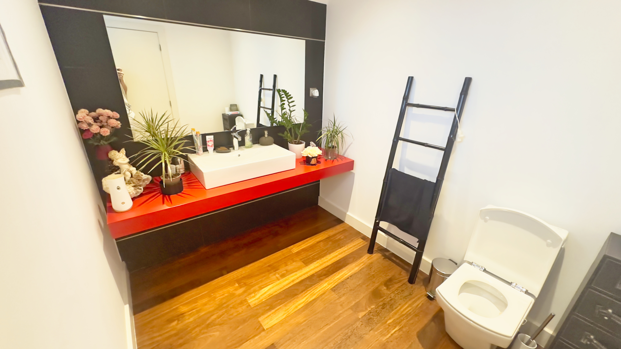 En-suite bedroom of the Funchal house