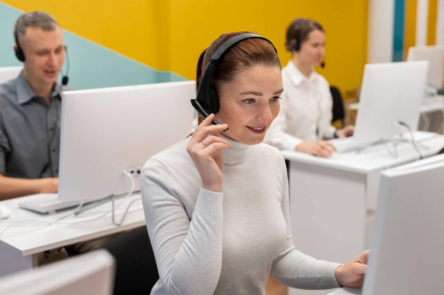 Side-by-side comparison of traditional vs. modern call center models