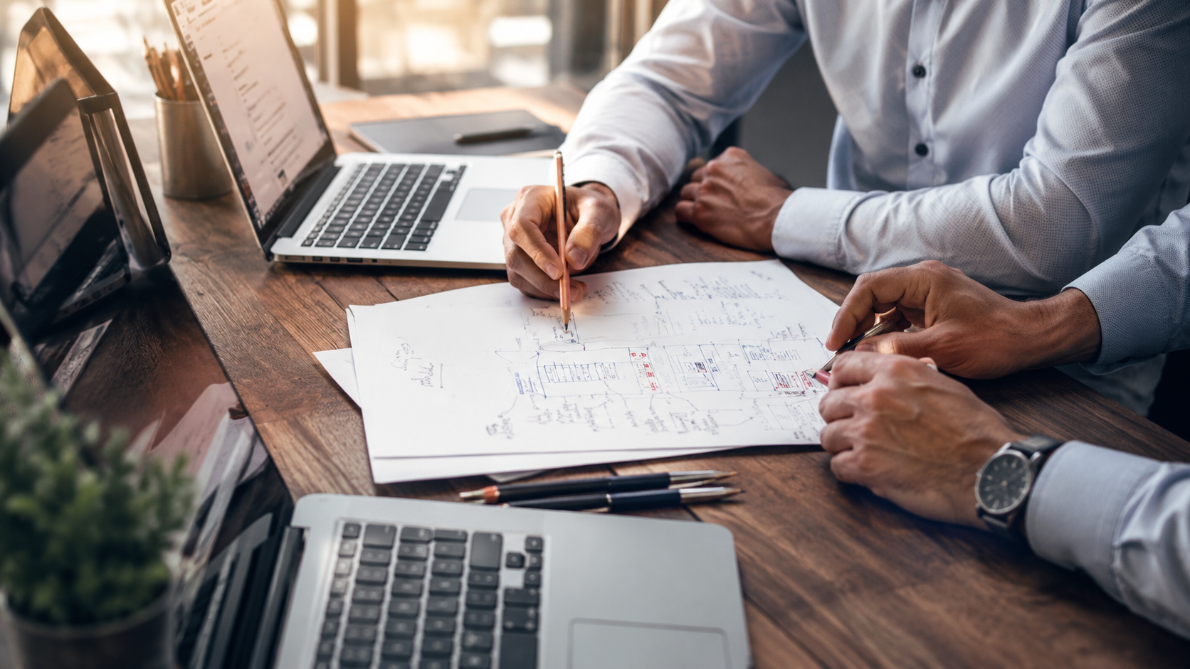 Data consultants analysing strategy and architecture — Infocura Belgium