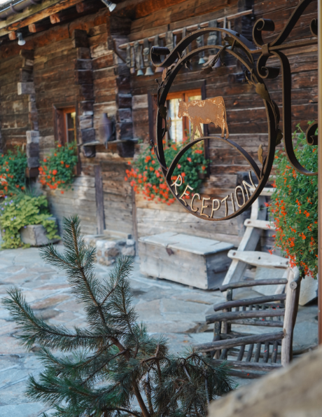 decoration-authentique-hotel-megeve-les-fermes-de-marie