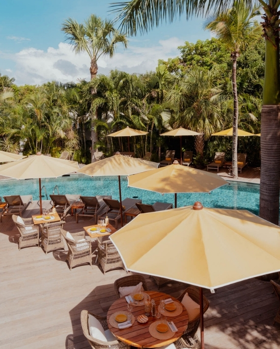 gyp-sea-hotel-st-barts-breakfast-by-the-pool