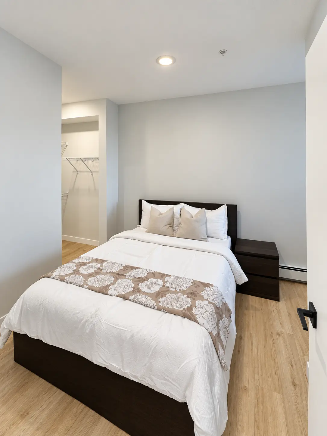Bedroom with walk-in closet at Saddlepeace Village