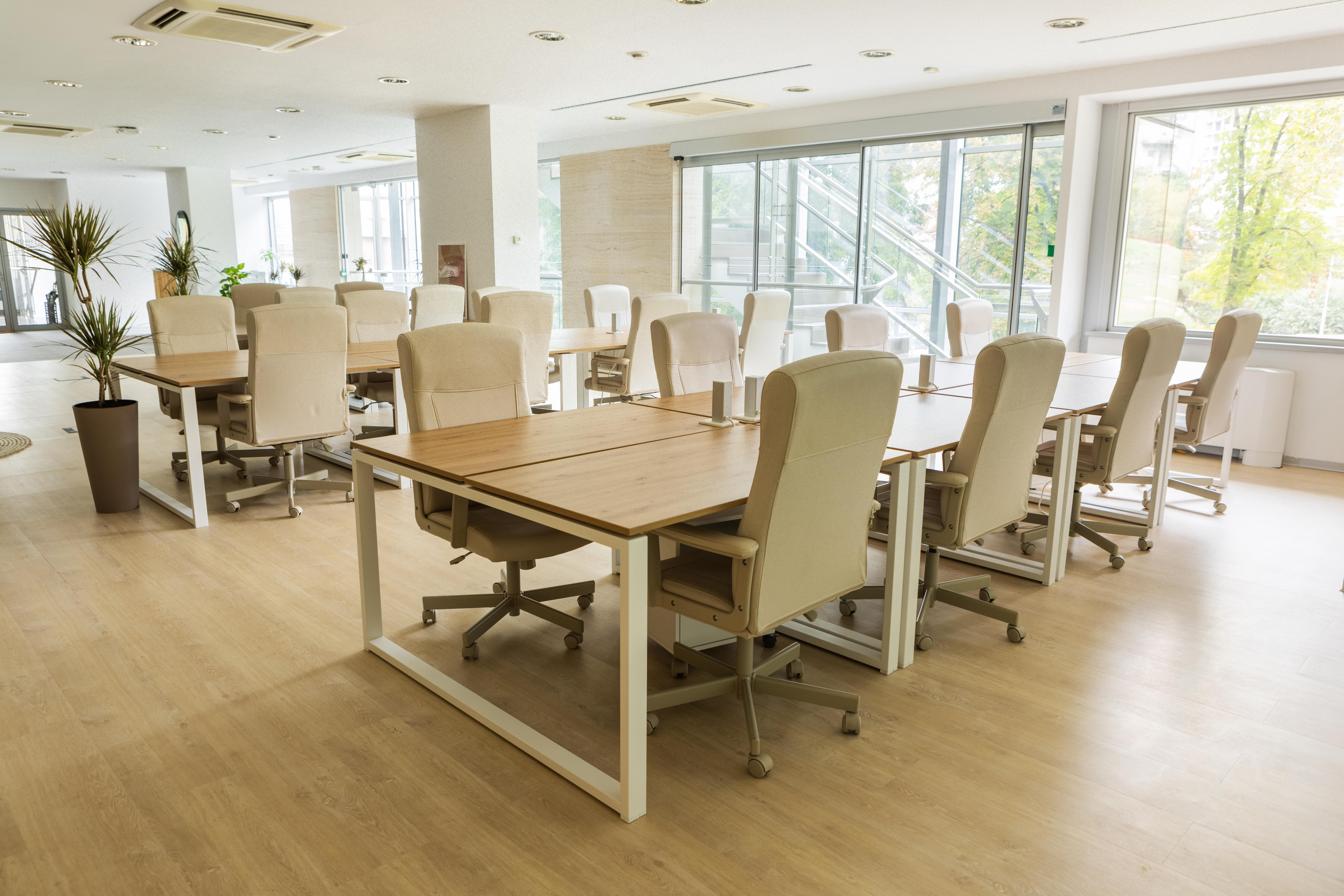 Privatna kancelarija u Haos coworking prostoru Beograd – idealna za timove i IT preduzetnike.