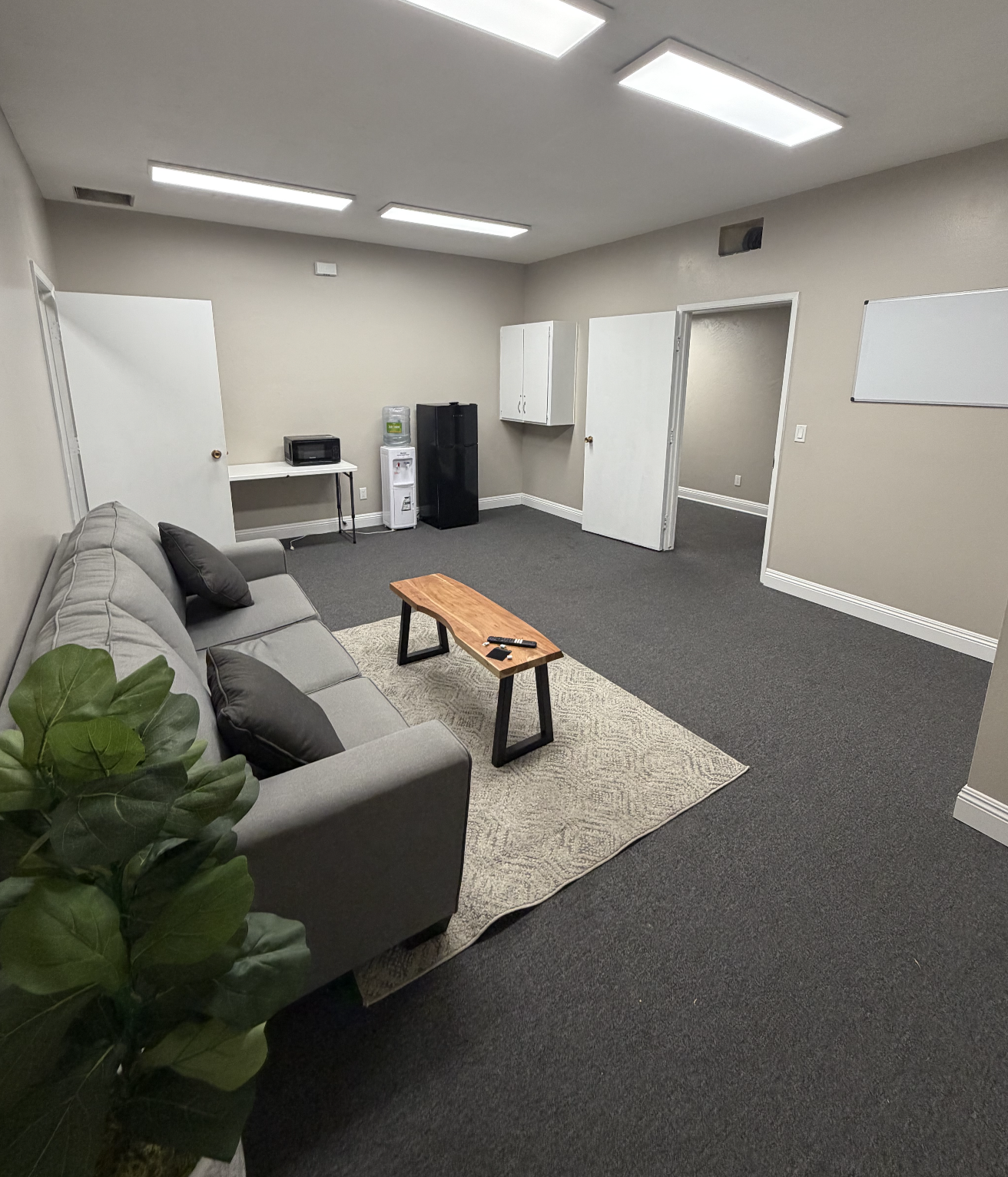 Common area lounge at Golden Coast Rehab La Mesa