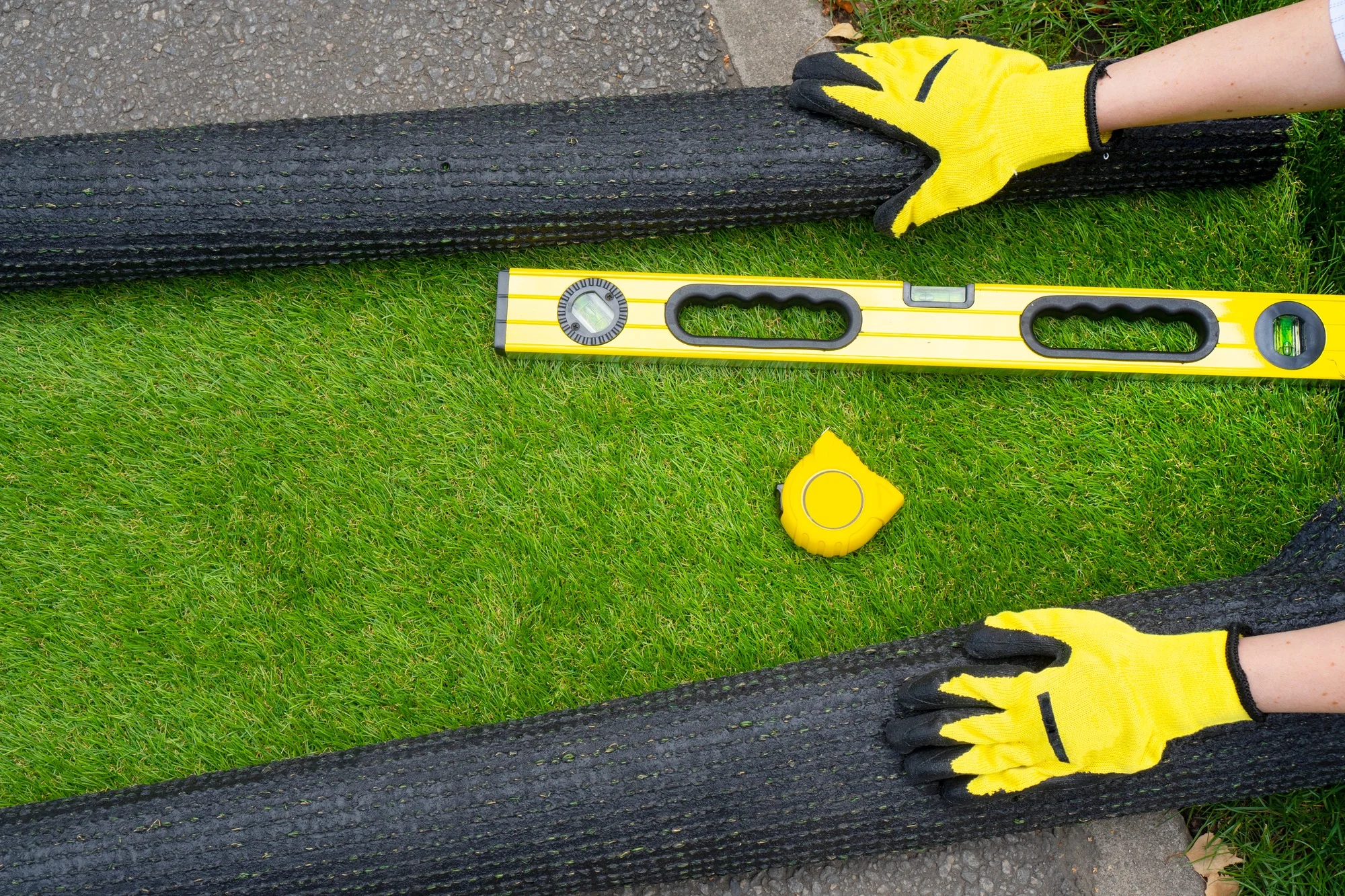 tools-measuring-synthetic-grass-surface-how-is-artificial-turf-installed