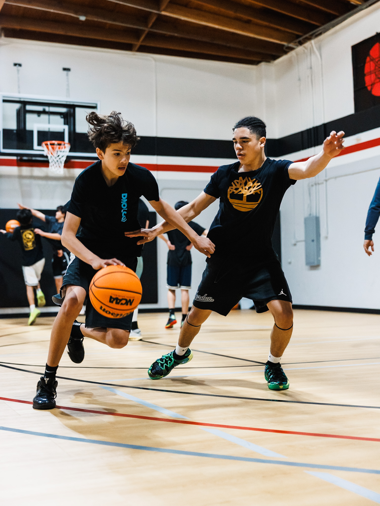 Basketball coach instructing young athletes during a skills clinic at Shoot 360 San Mateo.