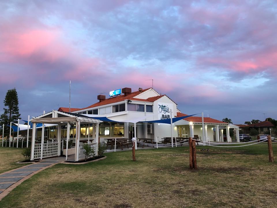 Jetties Bar and Grill