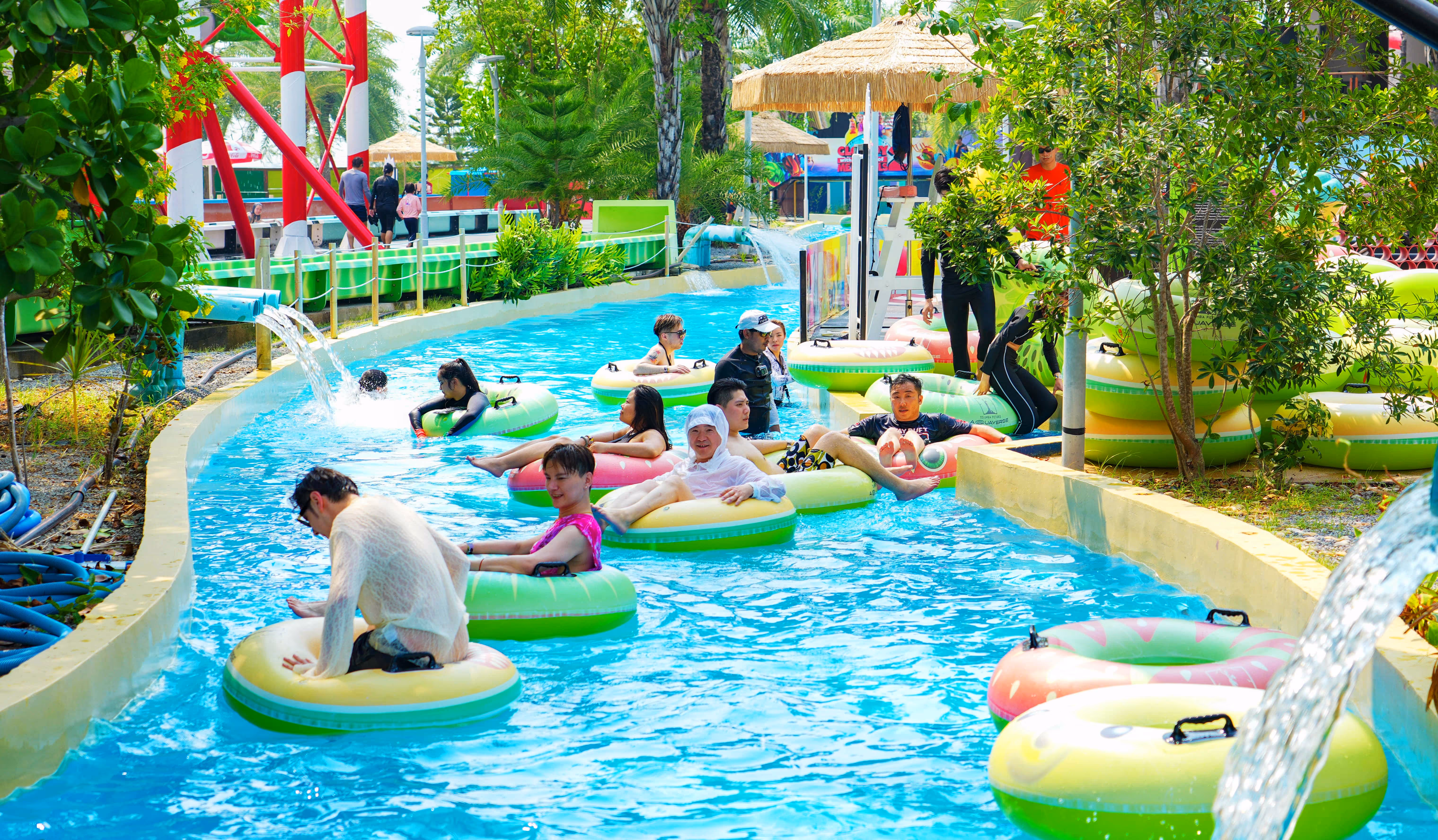 columbia pictuers  aquaverse lazy river