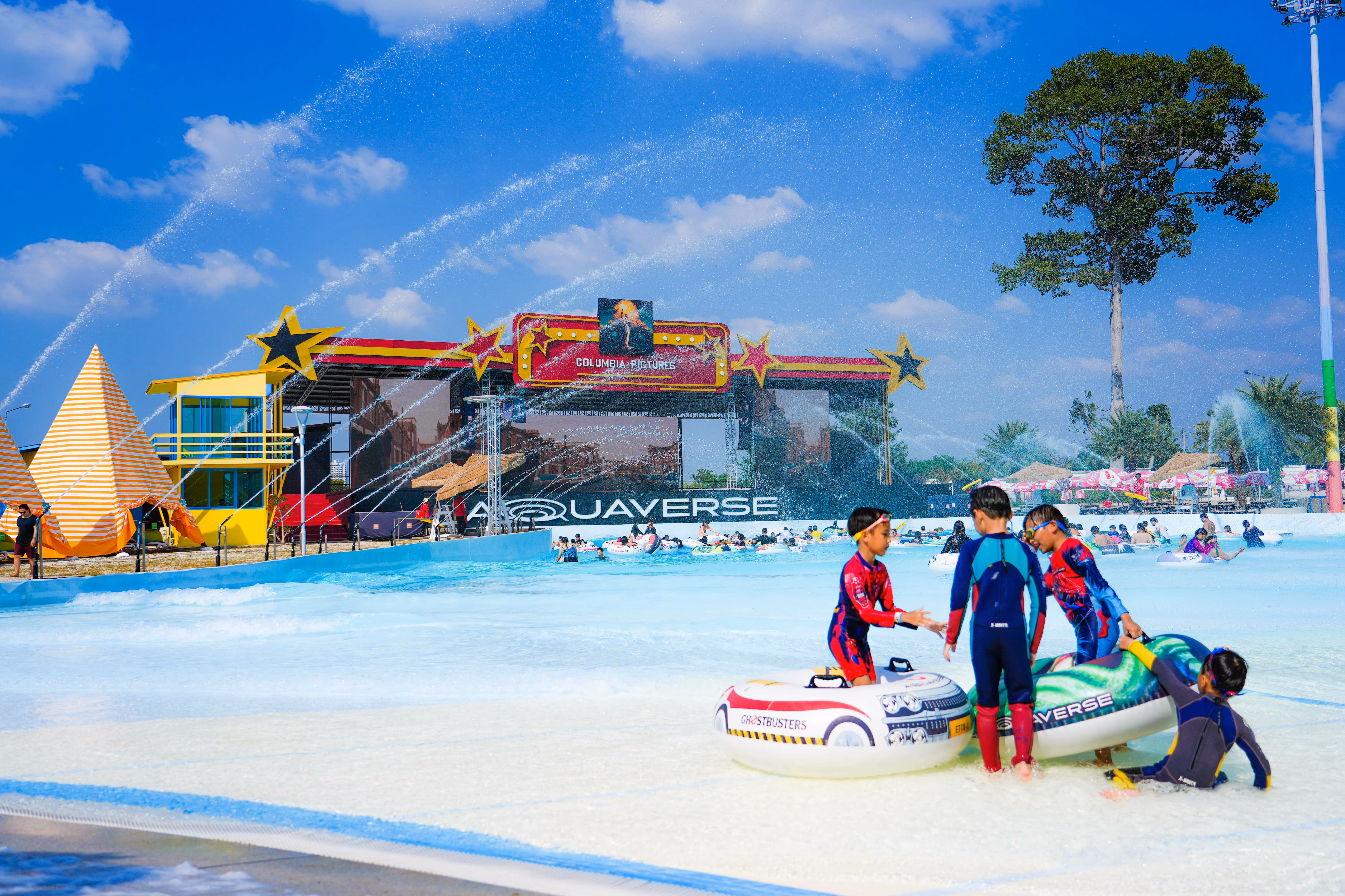 Mega wave zone at columbia pictures aquaverse