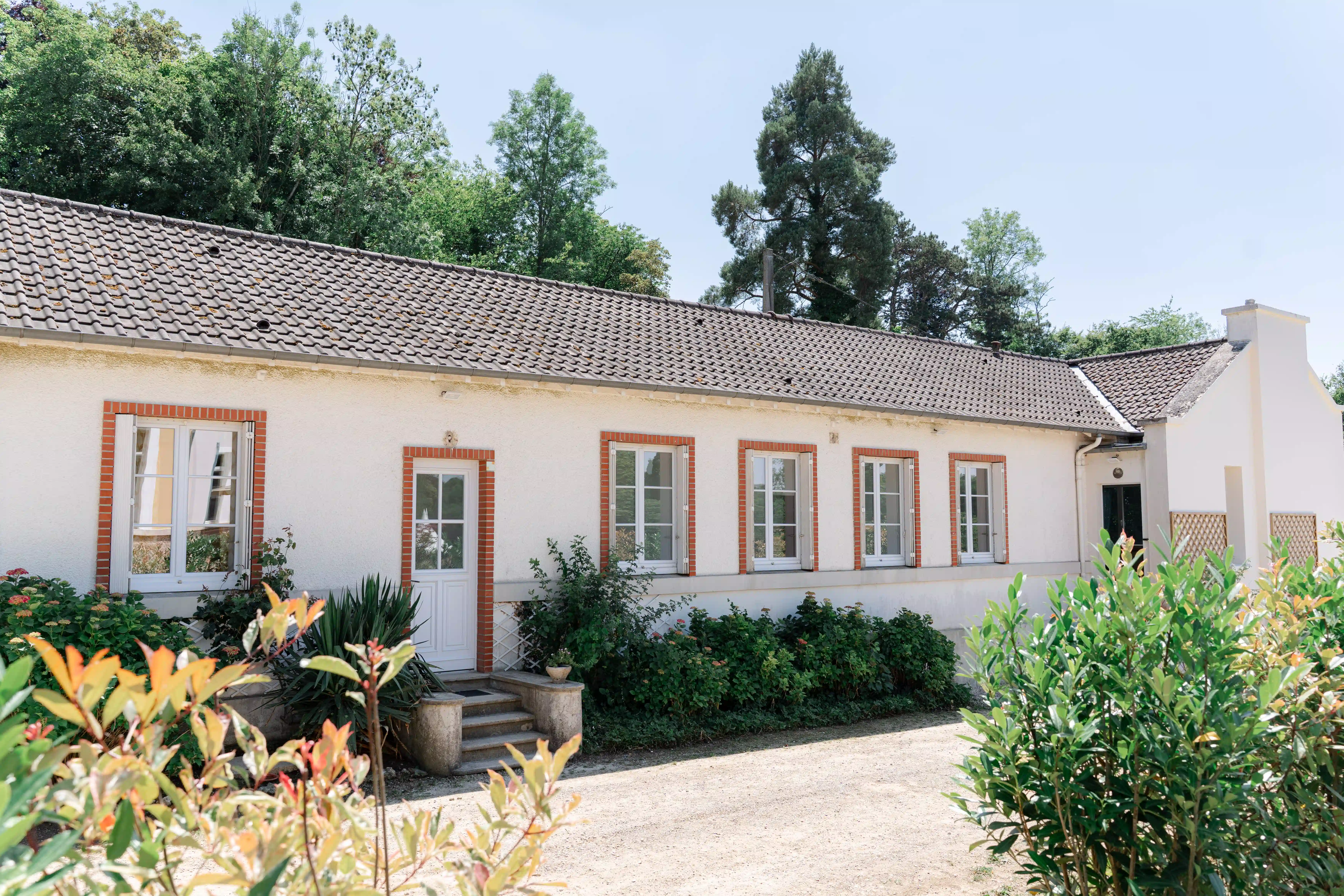 Vue extérieure de la Maison du Séquoia en Seine-et-Marne.