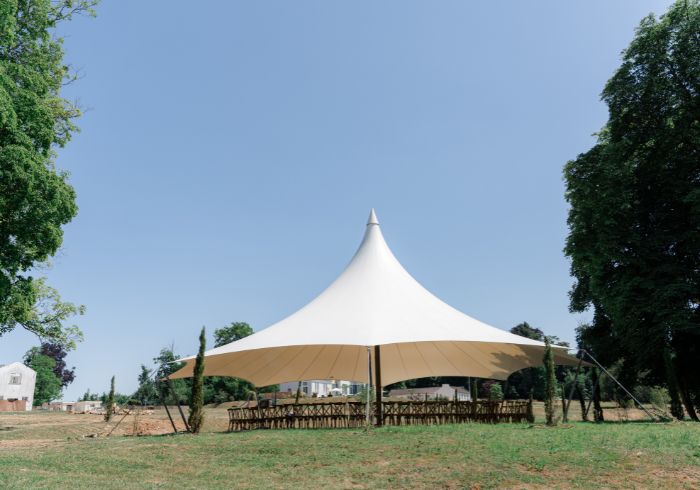 Tipi aménagé comme solution de repli pour événements au Domaine du Grand Morin.