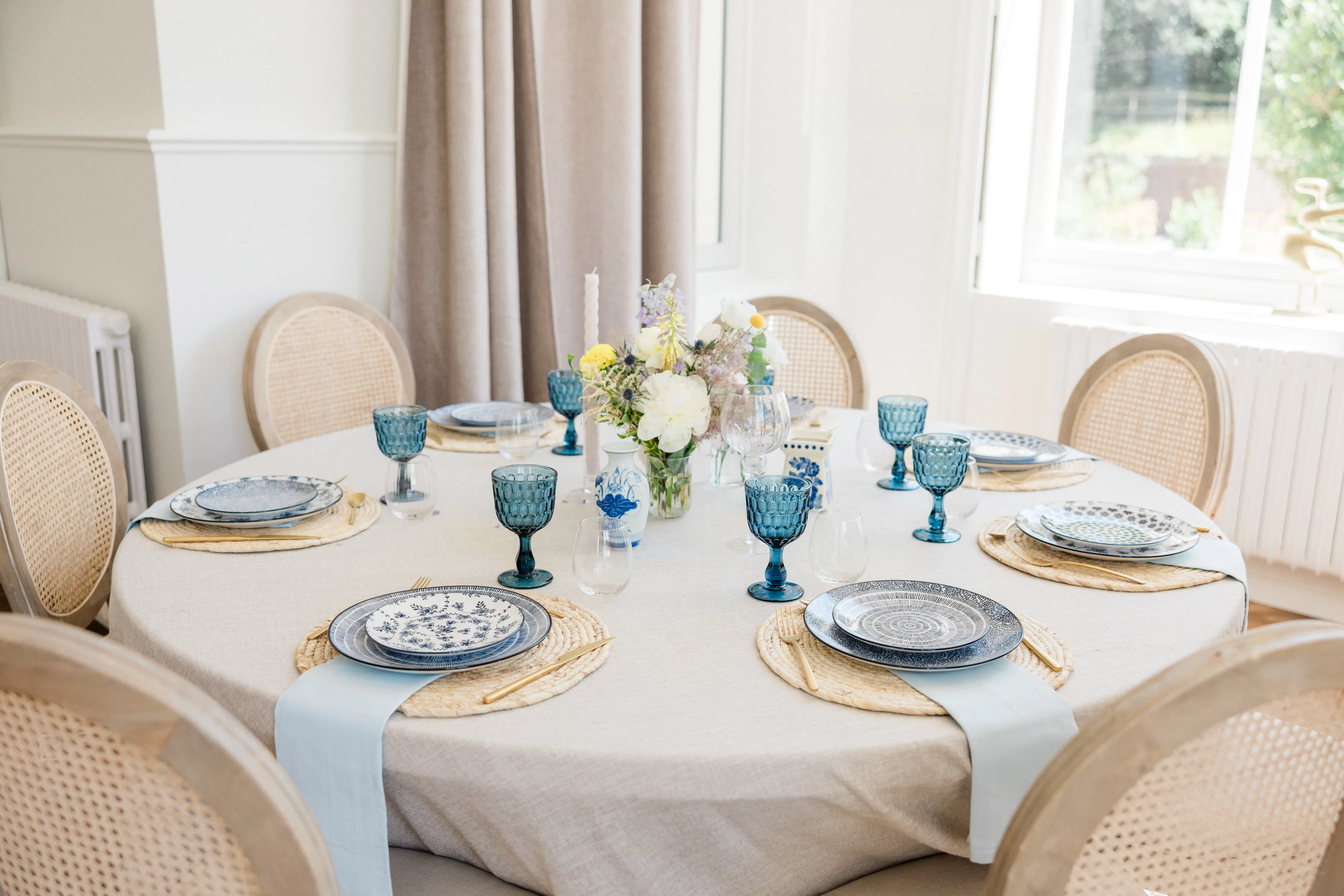 Salle de réception spacieuse pour mariage au Domaine du Grand Morin.