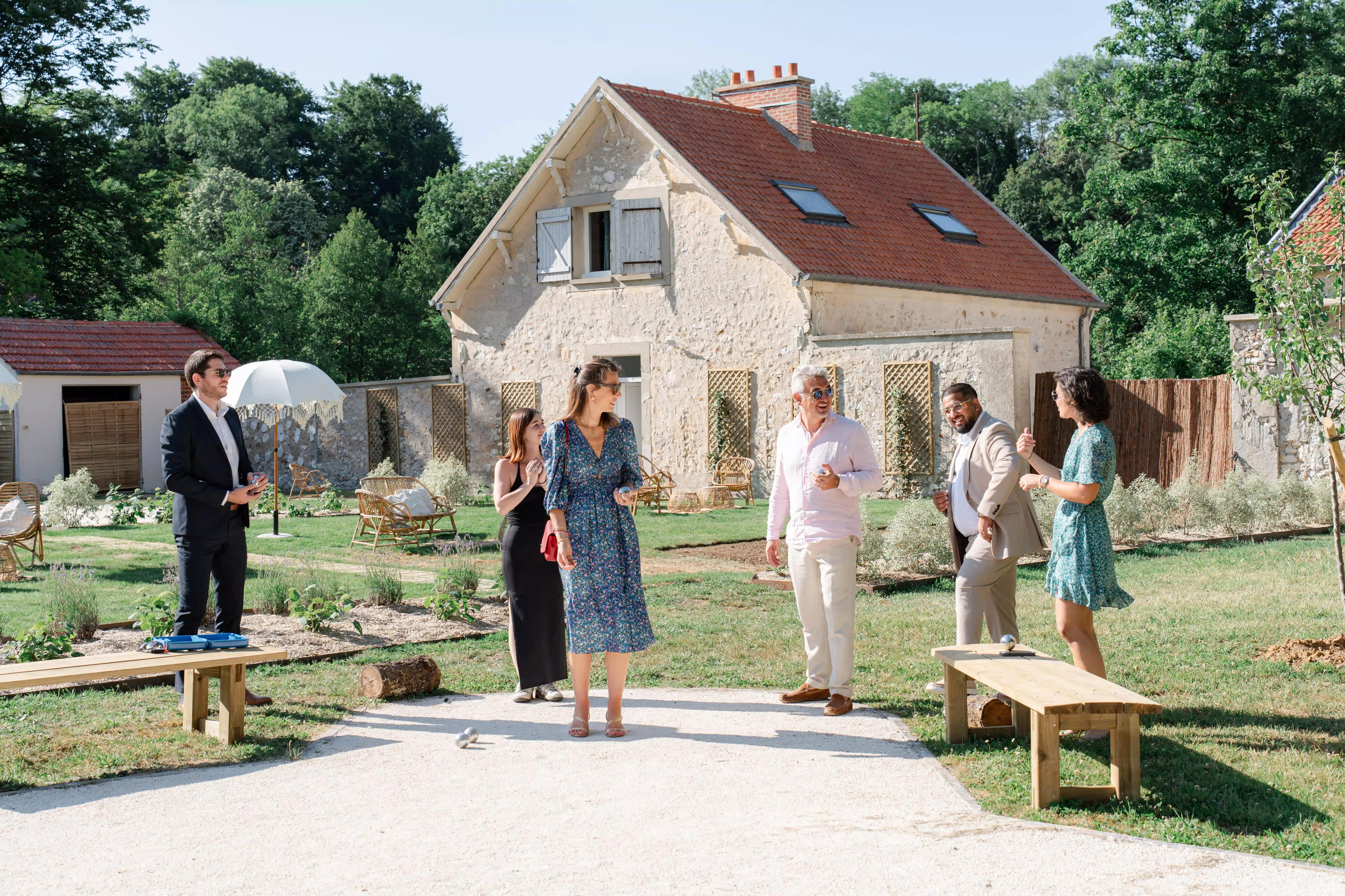 Espace loisirs avec terrain de pétanque au Domaine du Grand Morin.